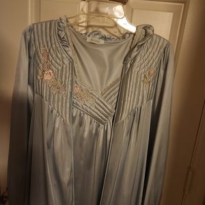 Vintage 70's pegnoir set